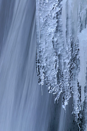 Eis am Wasserfall