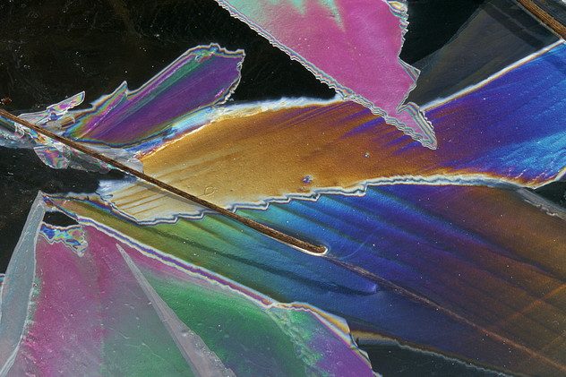 Eis, mit einem Zirkular-Polfiter fotografiert