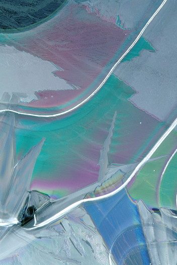 Eis, mit einem Zirkular-Polfiter fotografiert