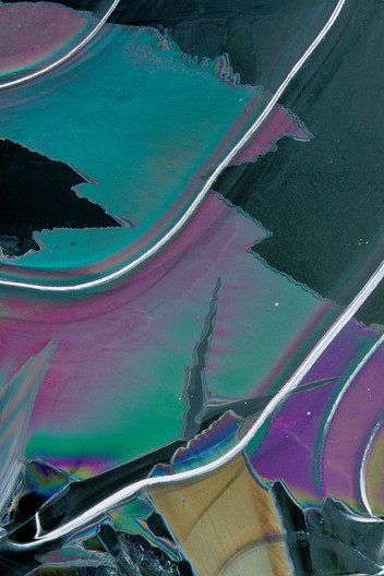Eis, mit einem Zirkular-Polfiter fotografiert